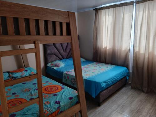a bedroom with two bunk beds and a ladder at Apartamento Ferchostour in Dosquebradas