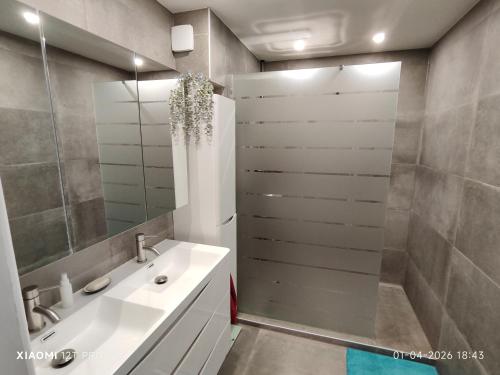 a bathroom with a white sink and a shower at Casa 28 in Kapelle-op-den-Bos