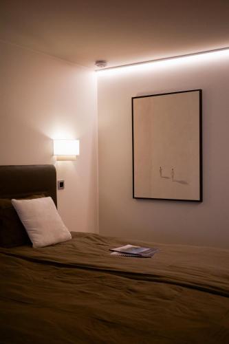 a bedroom with a bed with a picture on the wall at Guesthouse Max in Burcht