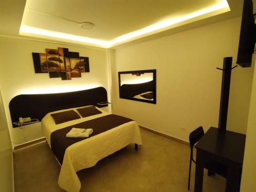 Televizorius ir (arba) pramogų centras apgyvendinimo įstaigoje HOSTAL MURGEON BOUTIQUE