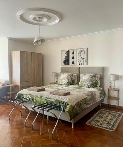 a bedroom with a large bed in a room at Casa Magnolia B&B in Gafanha da Nazaré