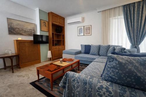 Sunny Terrace Sea View Apt in Piraeus by ΜΡS