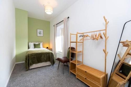 a bedroom with a bed and a window at Durham 5BR Contractors Long Stay Discounts in Murton