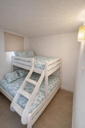 a bedroom with two bunk beds in a room at Appartement vue mer Domaine Les Restanques Grimaud in Grimaud