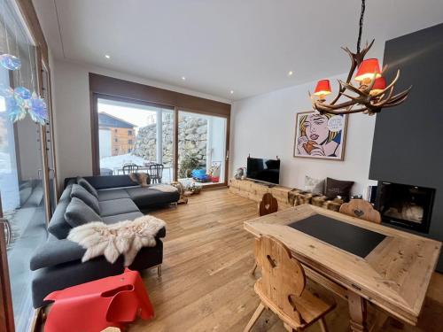 Stylish Modern Family Apartment close to the lifts