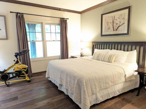 a bedroom with a bed and a desk with a bicycle at Spacious 3 bed 2 bath Sanctuary in Vernon Township