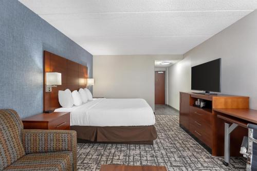 a hotel room with a bed and a flat screen tv at Best Western Plus Fresno Airport Hotel in Fresno