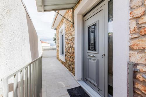 a door to a building with a balcony at Angie's Central Apartment in Pappadhiánika