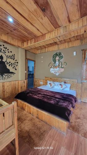 a bedroom with a large bed in a wooden room at tirthan horizon homestay in Banjār