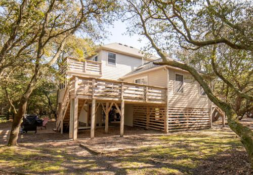 a house with a wrap around deck in the yard at Sparrow's Rest - Duck, Sanderling, 350 Yards to the Beach, Community Pool, YR Flex Stays in Duck
