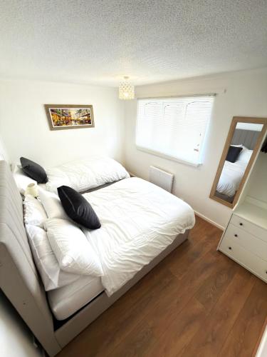 Modern 2BR Near City Centre -free Parking-Garden 6-8 photo 8