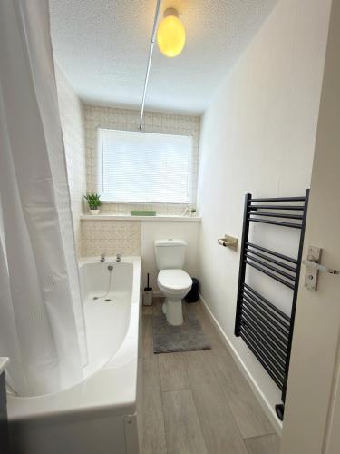 Modern 2BR Near City Centre -free Parking-Garden 6-8 photo 4