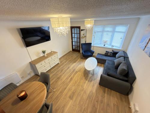 Modern 2BR Near City Centre -free Parking-Garden 6-8 photo 6