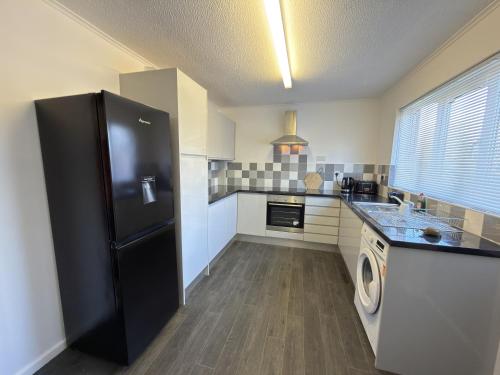 Modern 2BR Near City Centre -free Parking-Garden 6-8 photo 5