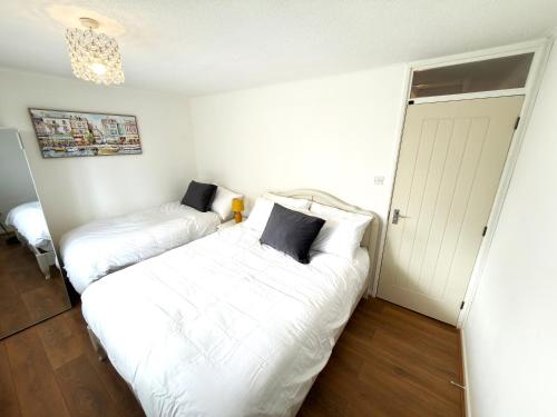 Modern 2BR Near City Centre -free Parking-Garden 6-8 photo 29