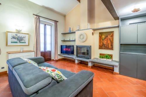 Duomo Prestige Suite - Historic Stay in Milan