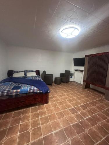 a bedroom with a bed and a piano in a room at Villa Luis in Boquete