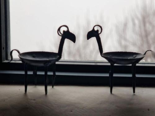 two chairs sitting in front of a window at Casa Fonte Vallone in Pacentro
