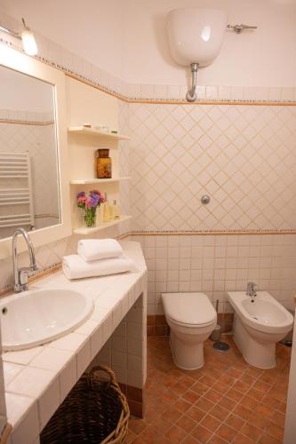 TrastevereHome - Bright 5BR Character Home in Trastevere with Lift