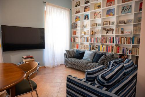 TrastevereHome - Bright 5BR Character Home in Trastevere with Lift
