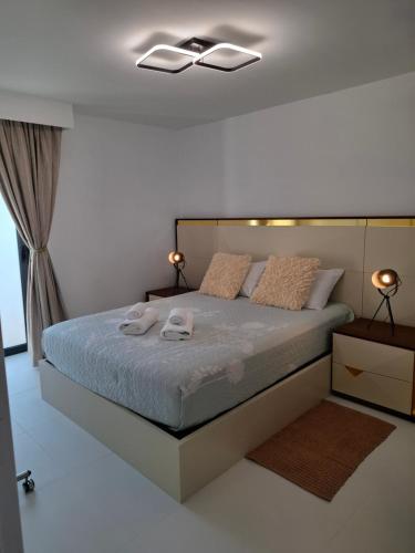a bedroom with a bed with two towels on it at Casa Rosinha, views & sunset in Calheta