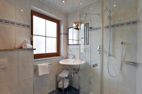 a bathroom with a shower and a sink at Appartement Haus Schröder in Söll
