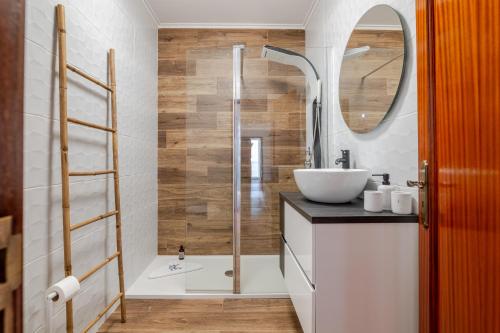 a bathroom with a sink and a shower at Sunset Terrace House by Destiny Houses in Esmoriz