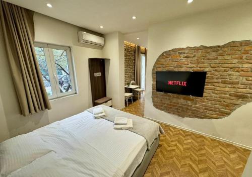 Foto Mirea Essence - Cozy Apartment with View of Tirana 1