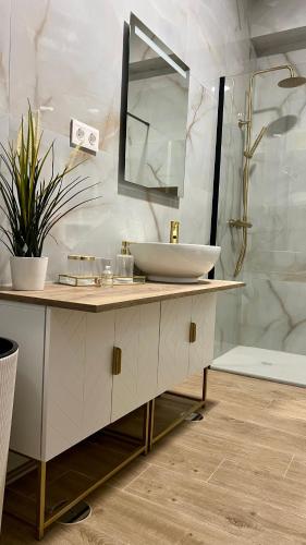 a bathroom with a sink and a mirror at Ducal Guest House in Vila Viçosa