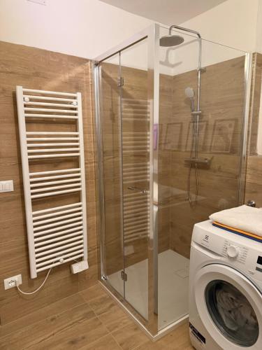 a bathroom with a washing machine and a washer at Residenza Il Castello Uno e Due in CastellʼArquato