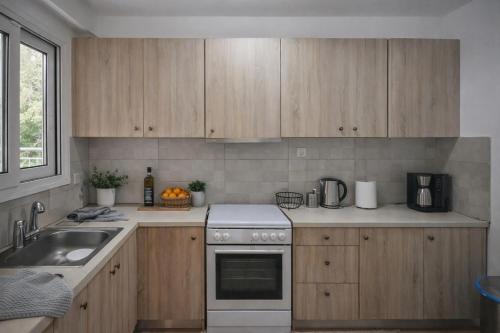 Only 599m from Acropolis, 1BD 4th Floor Apartment