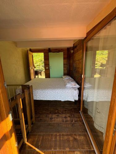 a small bedroom with a bed in a house at La Casetta di Molly tra ulivi e roseto in Leivi