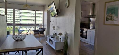 4 bedrooms - 2 bathrooms - Parking and balcony