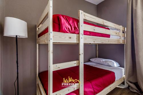 a couple of bunk beds in a room at Sest0la Centro Loft con Vista sul Paesaggio in Sestola