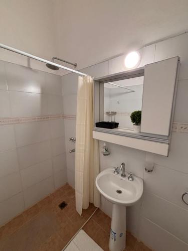 a white bathroom with a sink and a mirror at Casa céntrica en JesusMaria in Jesús María
