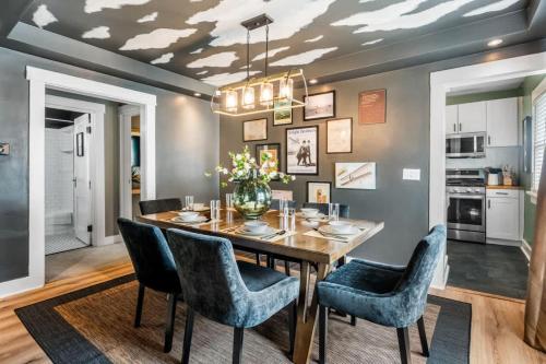 a dining room with a table and chairs at The Paper Plane Pool - Sauna - Poker Room - Sleeps 8 in Dayton