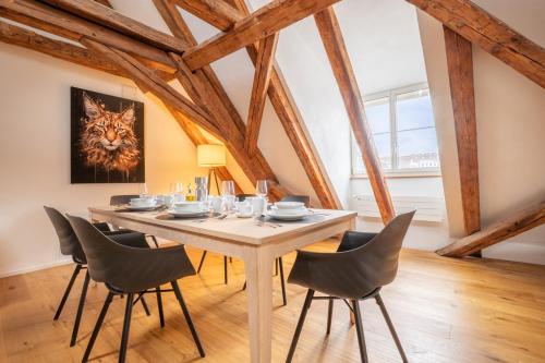 Spacious Apartment in Central Basel near Rhine - Special TOP LUX 42 Apartment, Basel, up to 6 guests