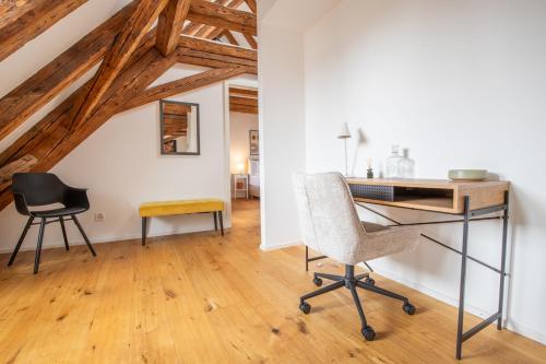Spacious Apartment in Central Basel near Rhine - Special TOP LUX 42 Apartment, Basel, up to 6 guests
