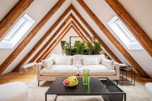 Spacious Apartment in Central Basel near Rhine - Special TOP LUX 42 Apartment, Basel, up to 6 guests