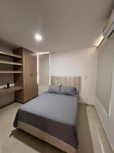 a bedroom with a large bed in a room at Ruby Suites I Apto en Valledupar I Lujo y Confort I Aire en todas las habitaciones in Valledupar