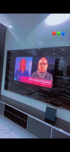 Relaxe casa tesisinde bir televizyon ve/veya eğlence merkezi