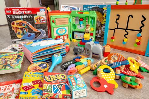 a pile of toys and books on the floor at 隠れ宿 藤 Private Inn Fuji - 足利駅5分の一棟貸切のお宿 in Ashikaga