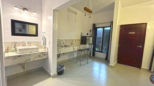 a large bathroom with two sinks and a counter at HOTEL SOÍ BACALAR in Bacalar