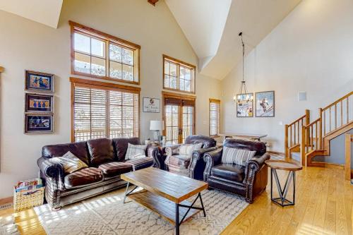 a living room with two leather couches and a table at Need for Speed in Donnelly