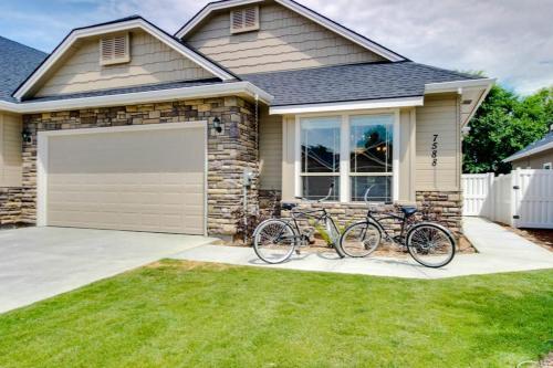 two bikes parked in front of a house at Sunglow Townhouse in Boise