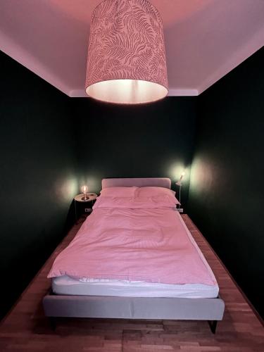 a bedroom with a large bed with a pink blanket at Urlaub in den Bergen in Puchberg am Schneeberg