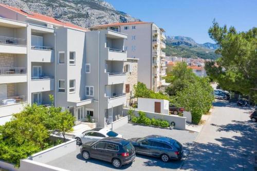 Apartments by the sea Makarska - 20923