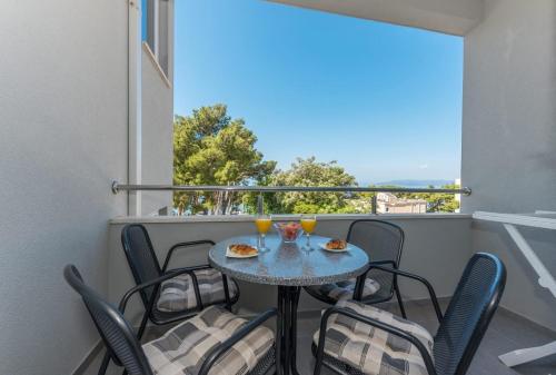 Apartments by the sea Makarska - 20923