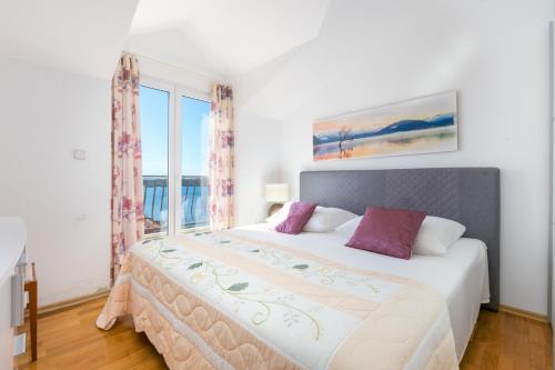 Apartments by the sea Trogir - 25303