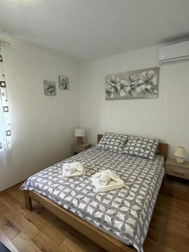 Apartments by the sea Rogoznica - 25428